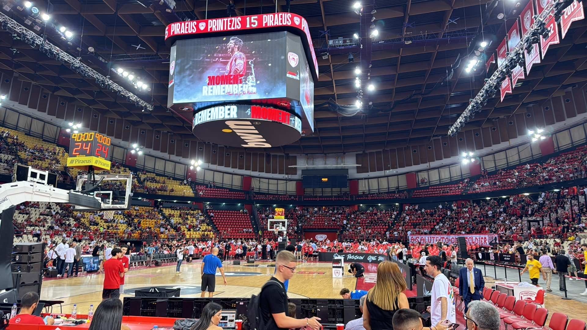 Το flash.gr στο ΣΕΦ για τη βραδιά του Γιώργου Πρίντεζη - Αποσύρει τη φανέλα του ο Ολυμπιακός [vid]