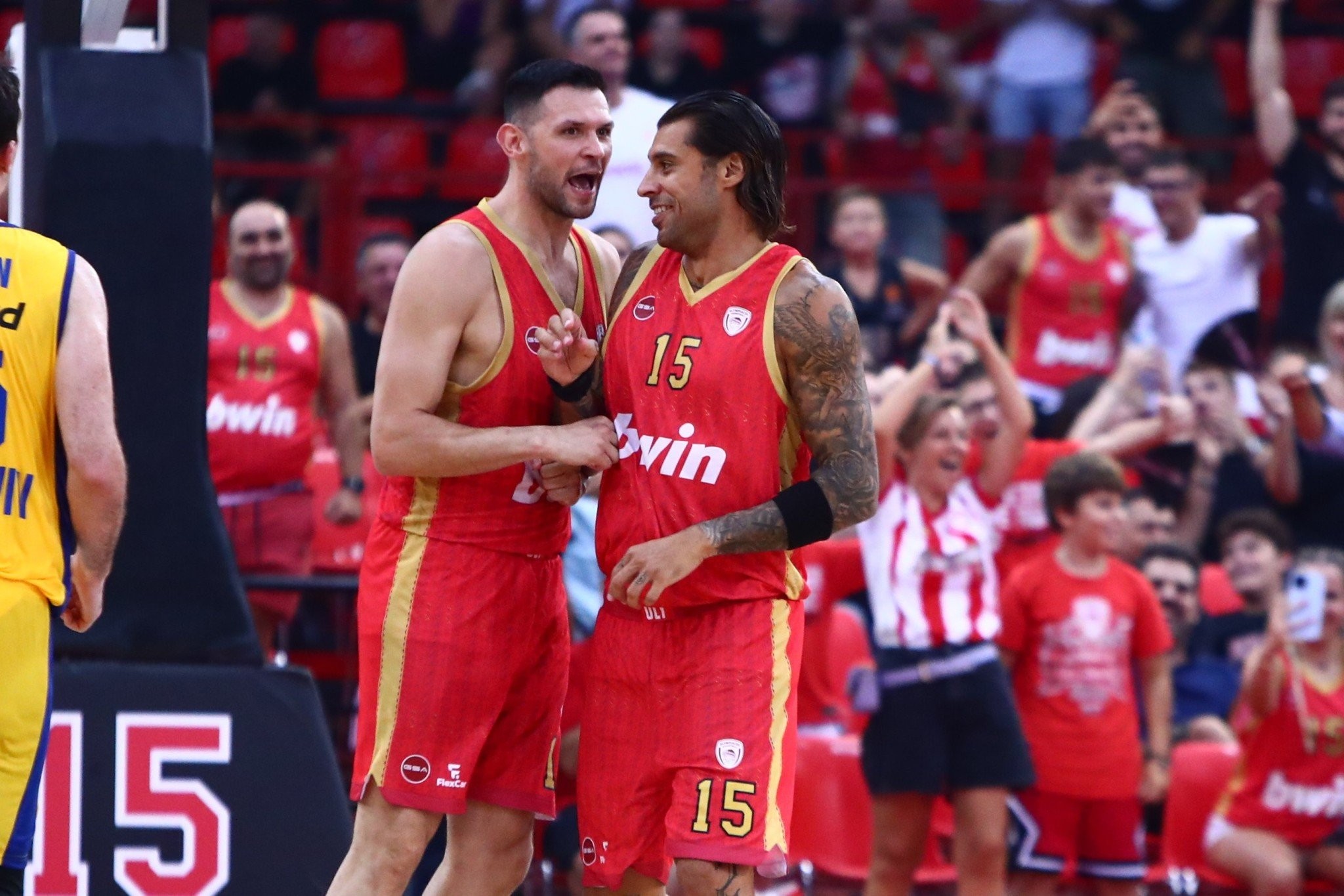 Απίθανος Πρίντεζης, έδωσε τη νίκη με 84-83 στον Ολυμπιακό κόντρα στη Μακάμπι με... πεταχτάρι [vid]