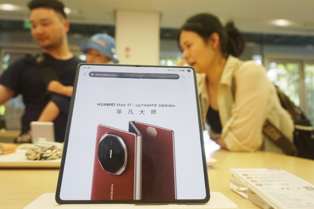 Η Huawei επισκίασε την Apple με το πρώτο τρίπτυχο smartphone