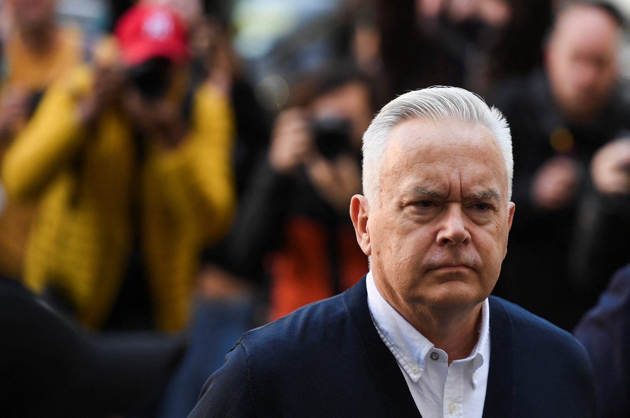 Έξι μήνες με αναστολή στον παρουσιαστή του BBC Χιού Έντουαρντς για παιδική πορνογραφία