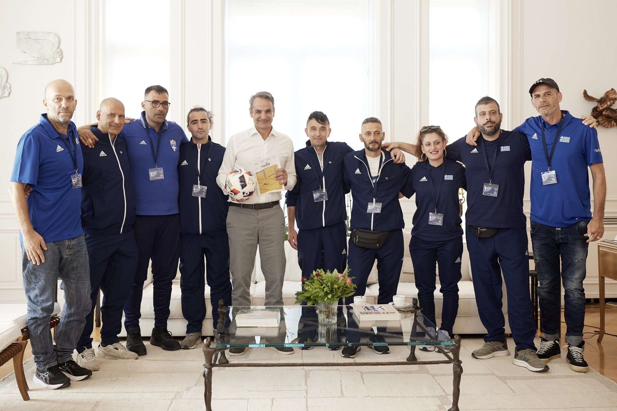 Μητσοτάκης: Συνάντηση με την Εθνική Ομάδα Ποδοσφαίρου Αστέγων πριν το Παγκόσμιο Κύπελλο της Σεούλ