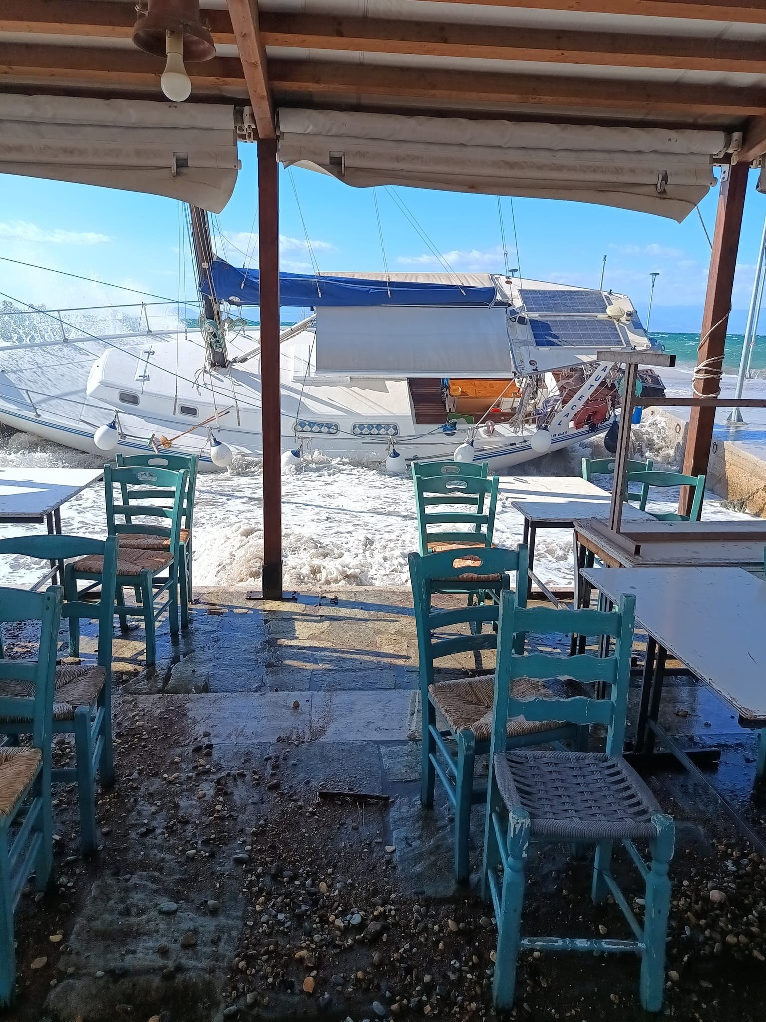 Καράβια βγήκαν στη στεριά στην Μαγνησία - Θυελλώδεις άνεμοι σήκωσαν μέχρι και σκάφη στον Παγασητικό