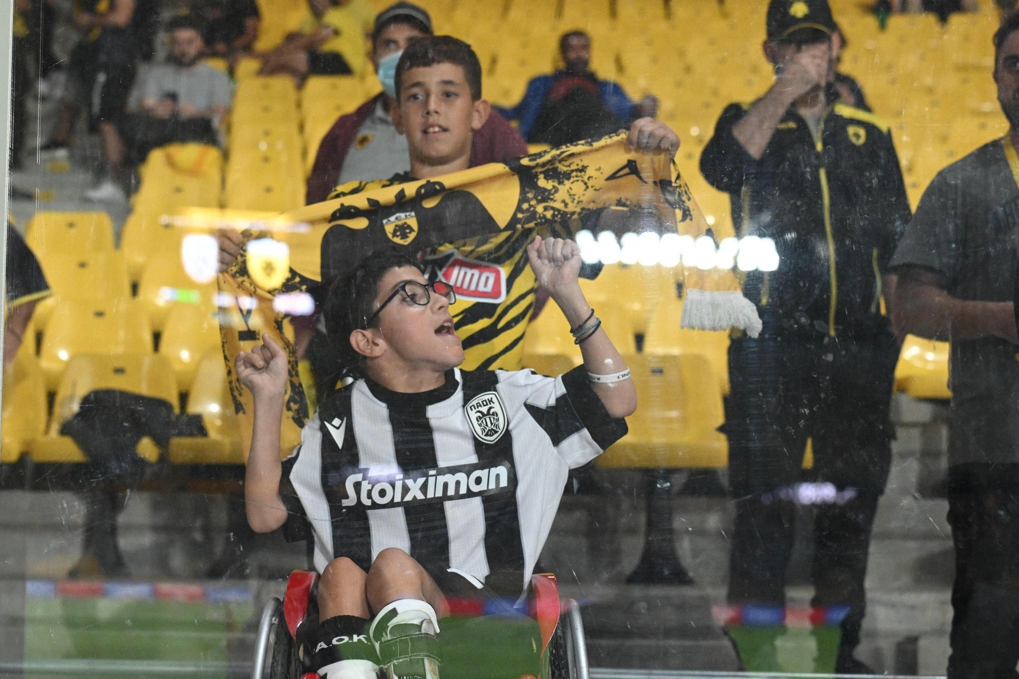 Συγκινεί ο μικρός Γιαννάκης: «Ευχαριστώ όλους τους Έλληνες για την στήριξη - Θα σταθώ όρθιος» [vid]