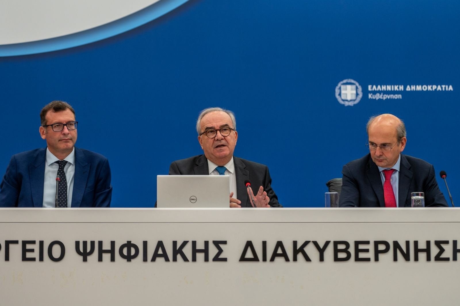 Αύξηση των δημοσίων επενδύσεων κατά 900 εκατ. ευρώ με έσοδα από ανάπτυξη και μείωση φοροδιαφυγής