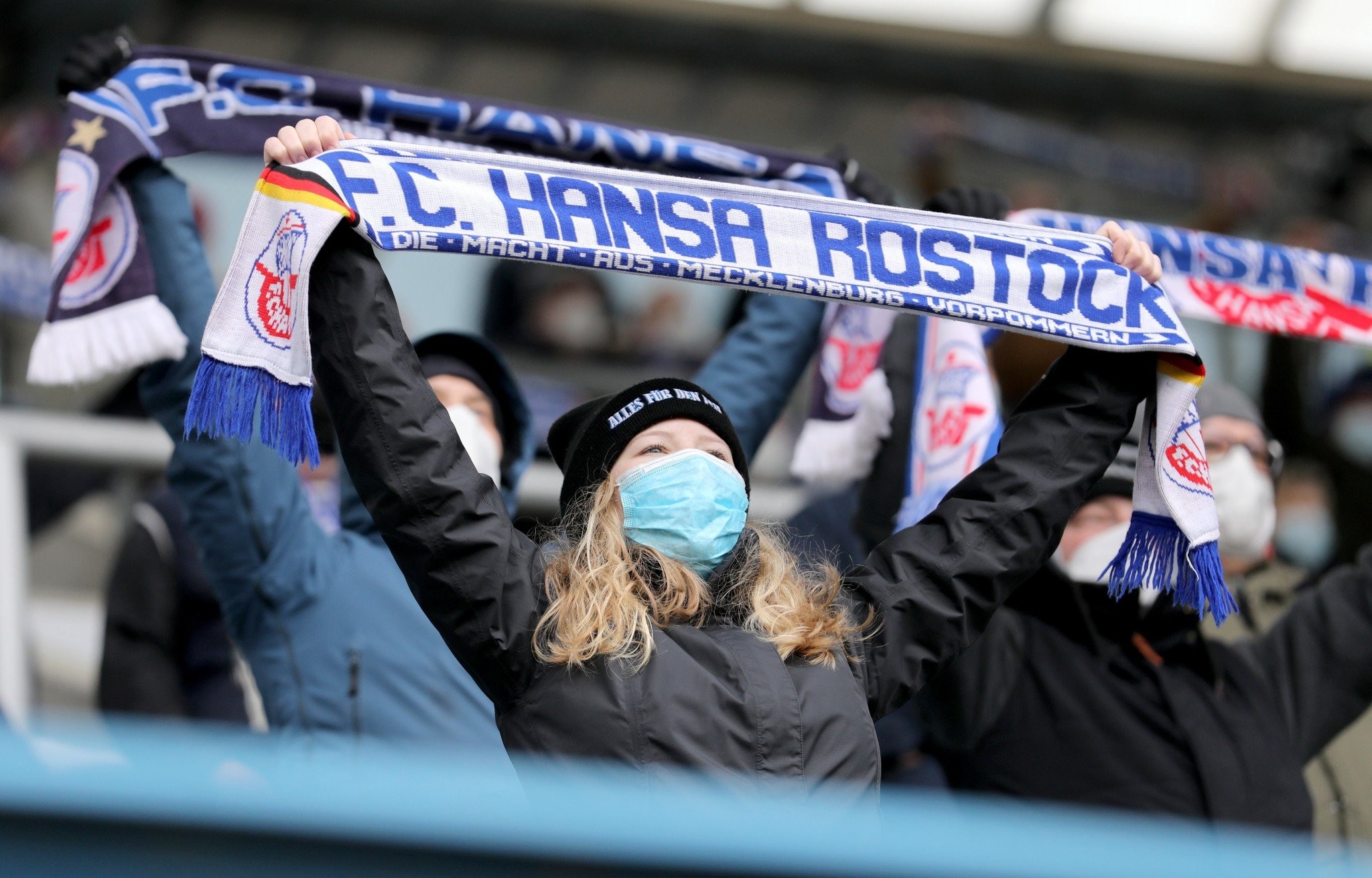 Οπαδοί ομάδας της 3ης κατηγορίας στην Γερμανία έκαναν... την νύχτα μέρα από καπνογόνα [vid]