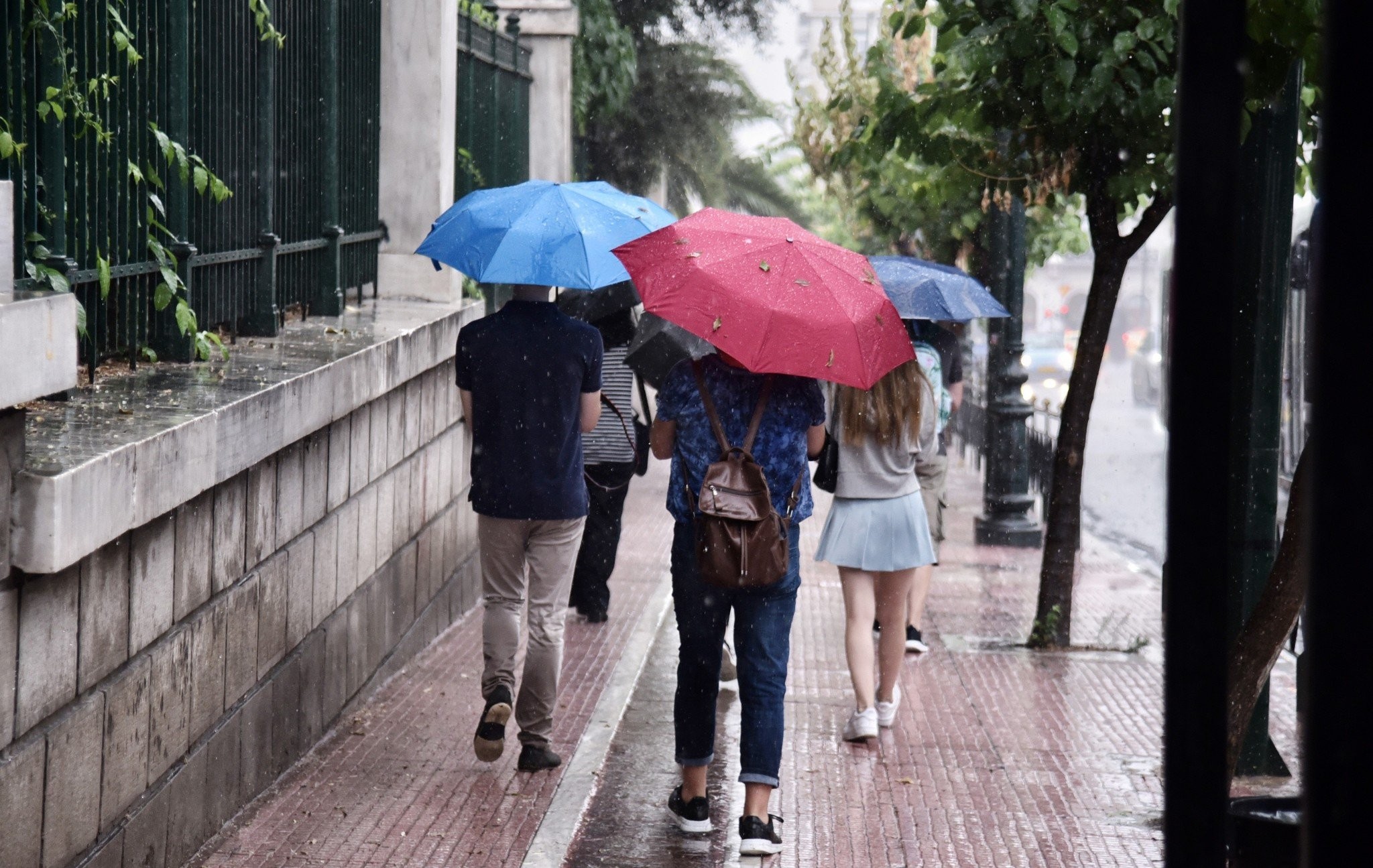 Φθινοπωρινή «στροφή» του καιρού: Πού θα βρέξει τις επόμενες ώρες - Πότε βελτιώνεται το σκηνικό