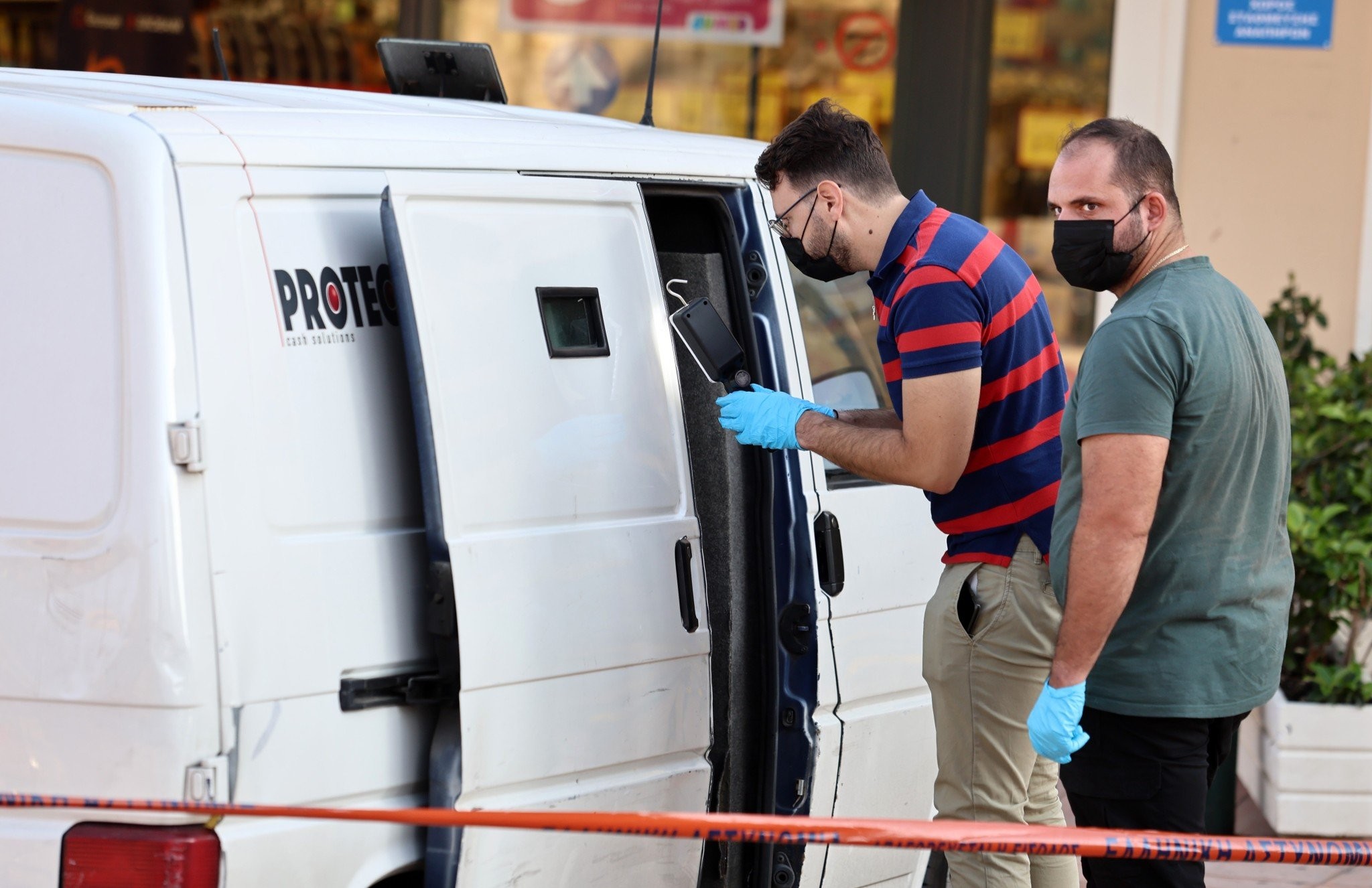 Κινηματογραφική ληστεία στο Λαύριο: Βίντεο ντοκούμεντο με το ΙΧ «διαφυγής» των δραστών
