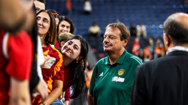 Η χειρονομία με νόημα του Αταμάν που έφερε την αποθέωση από τους φίλους της Γαλατασαράι [vid]