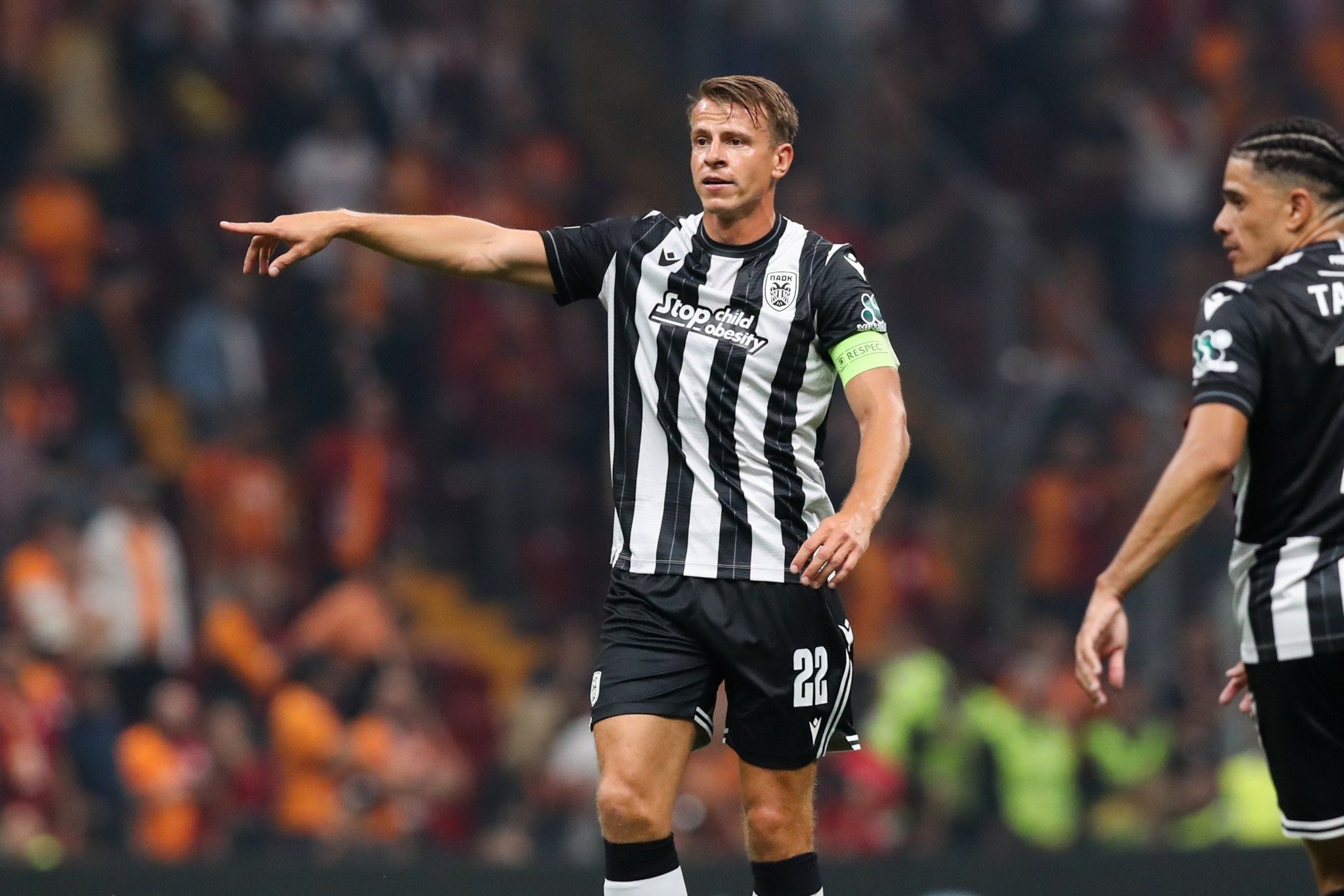 Αυγοπόλεμος για τα γενέθλια του Στέφαν Σβαμπ στον ΠΑΟΚ, «δράστες» οι Μουργκ και Τόμας [vid]