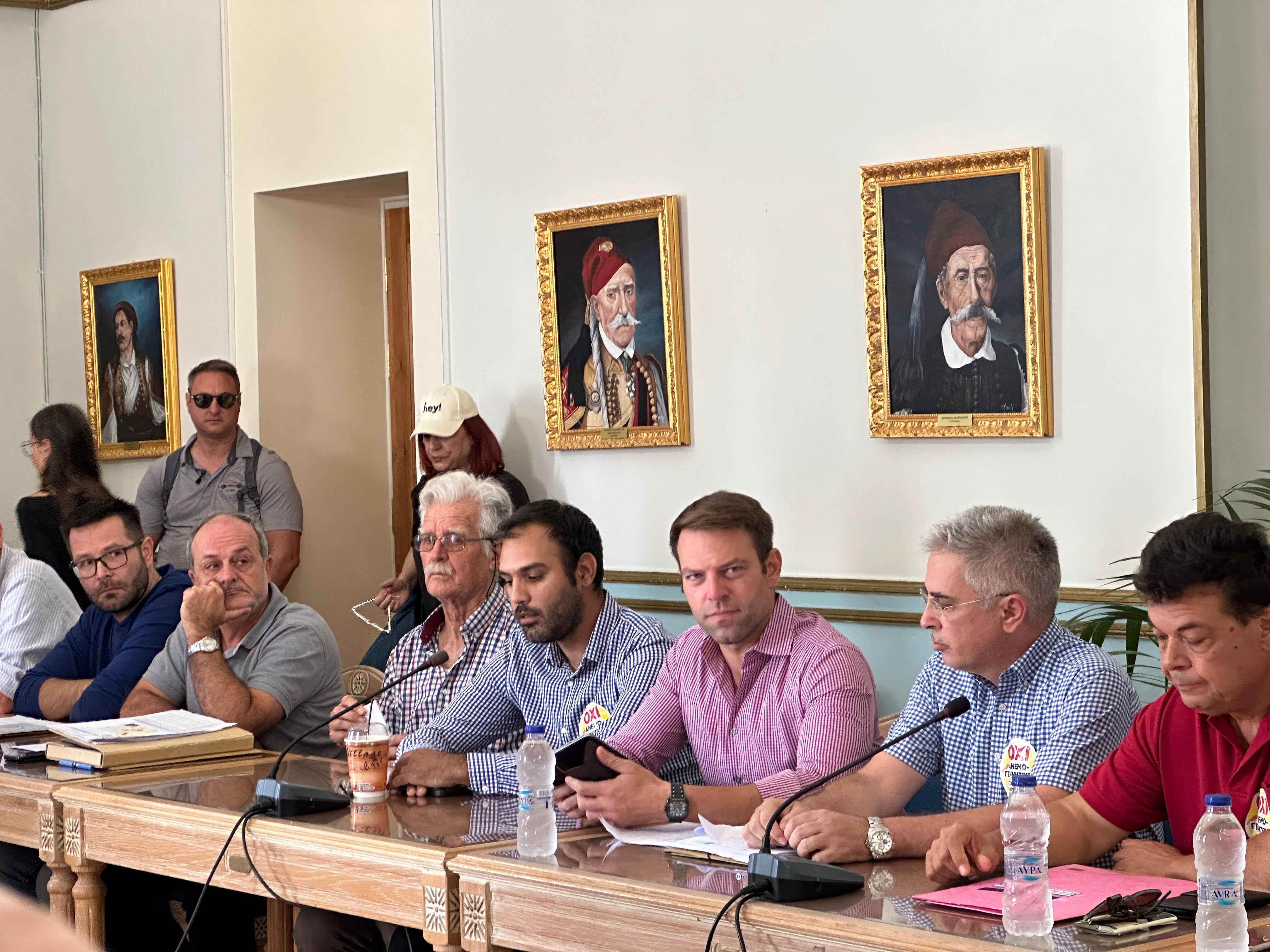 Κασσελάκης: «Επαναστατική γυμναστική» στην Τρίπολη για τις ανεμογεννήτριες