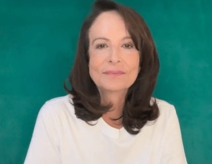 Το νέο Q&A της Άννας Διαμαντοπούλου στο Tik Tok: Το ΠΑΣΟΚ, οι εκδρομές και η ρακί