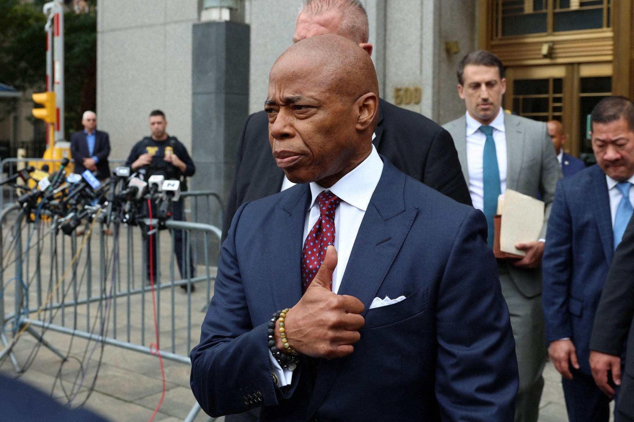 «Δεν παραιτούμαι»: Αθώος δηλώνει ο δήμαρχος της Νέας Υόρκης στα περί δωροληψίας