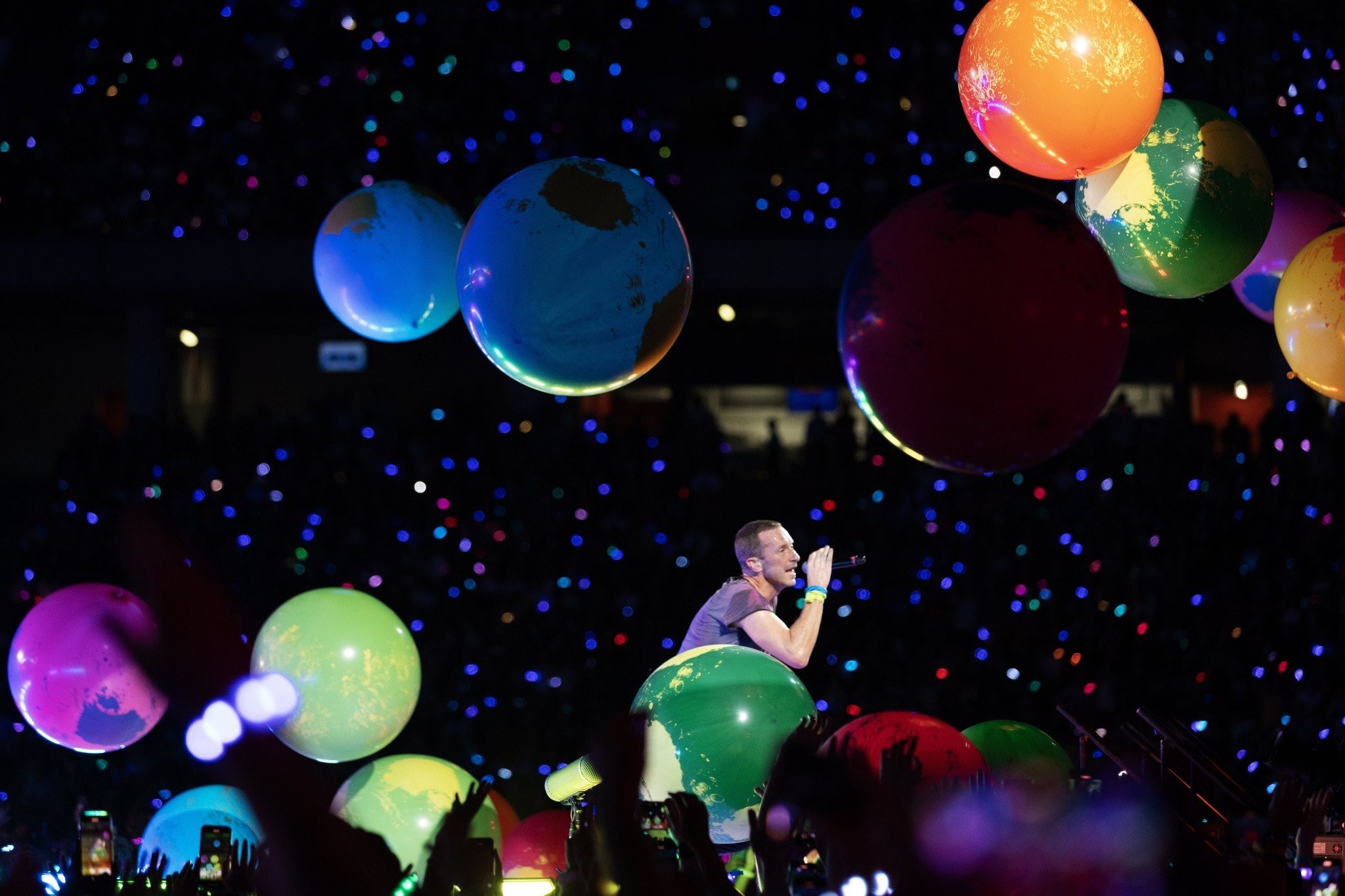 O Κρις Μάρτιν και οι Coldplay κάνουν πολιτική, χωρίς να κάνουν πολιτική