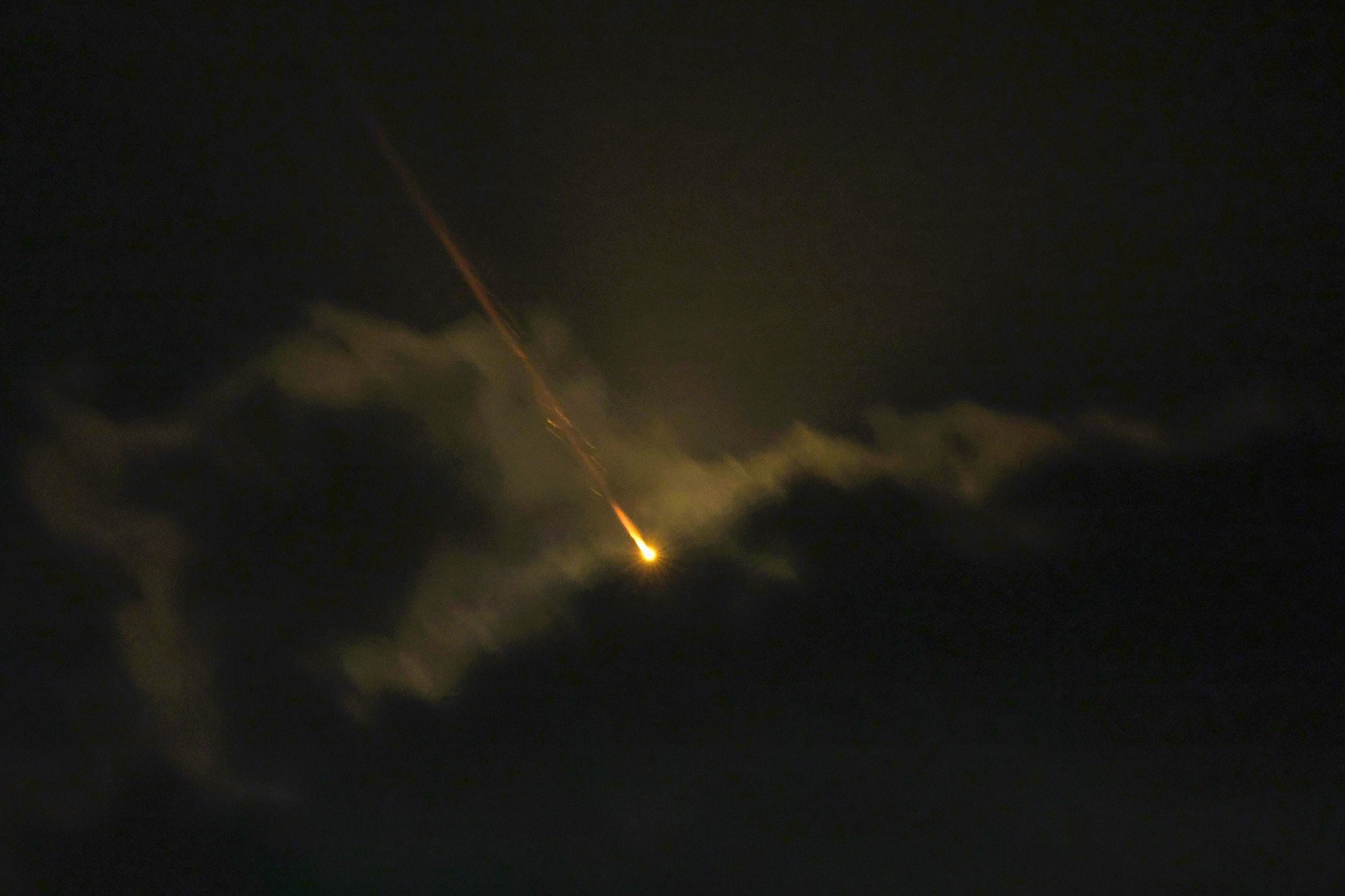 Ανατριχιαστική στιγμή: Πύραυλος πέφτει πάνω σε Παλαιστίνιο στη Δυτική Όχθη - Σκληρές εικόνες