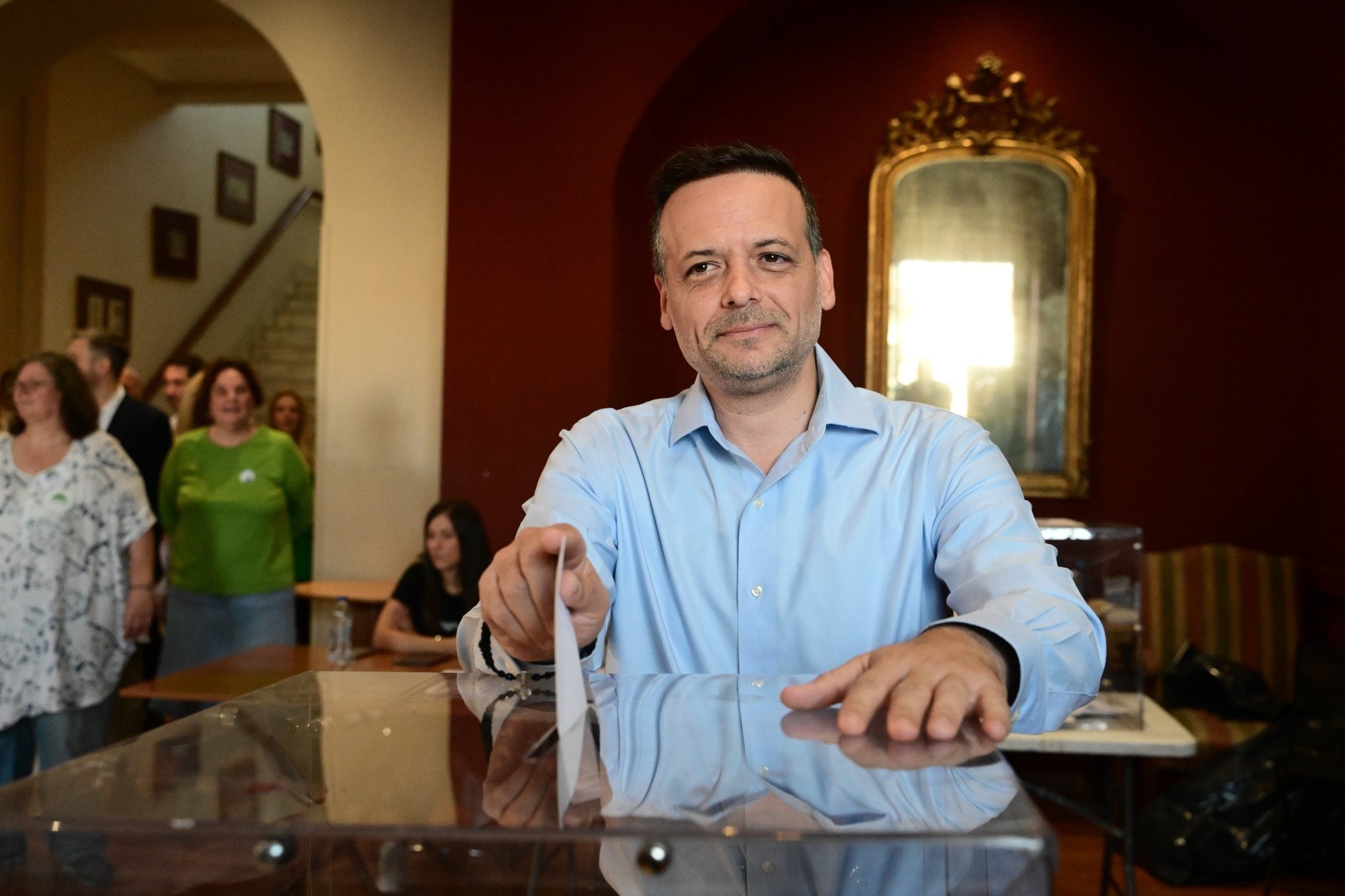 Εκλογές ΠΑΣΟΚ: Ψήφισε ο Χάρης Δούκας: «Σήμερα έχουμε ραντεβού με το μέλλον»