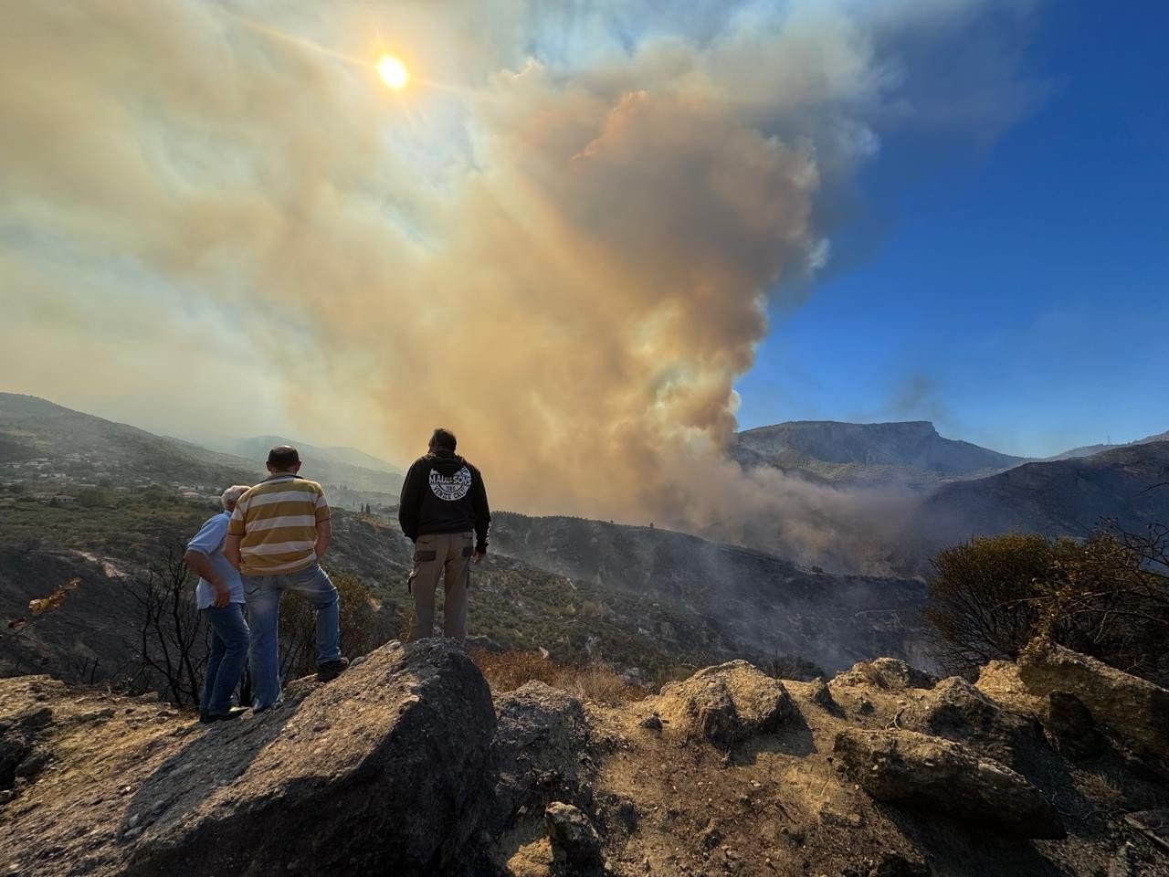 Φωτιά στην Κορινθία: Η εξέλιξη του πύρινου μετώπου μέσα από τον δορυφόρο