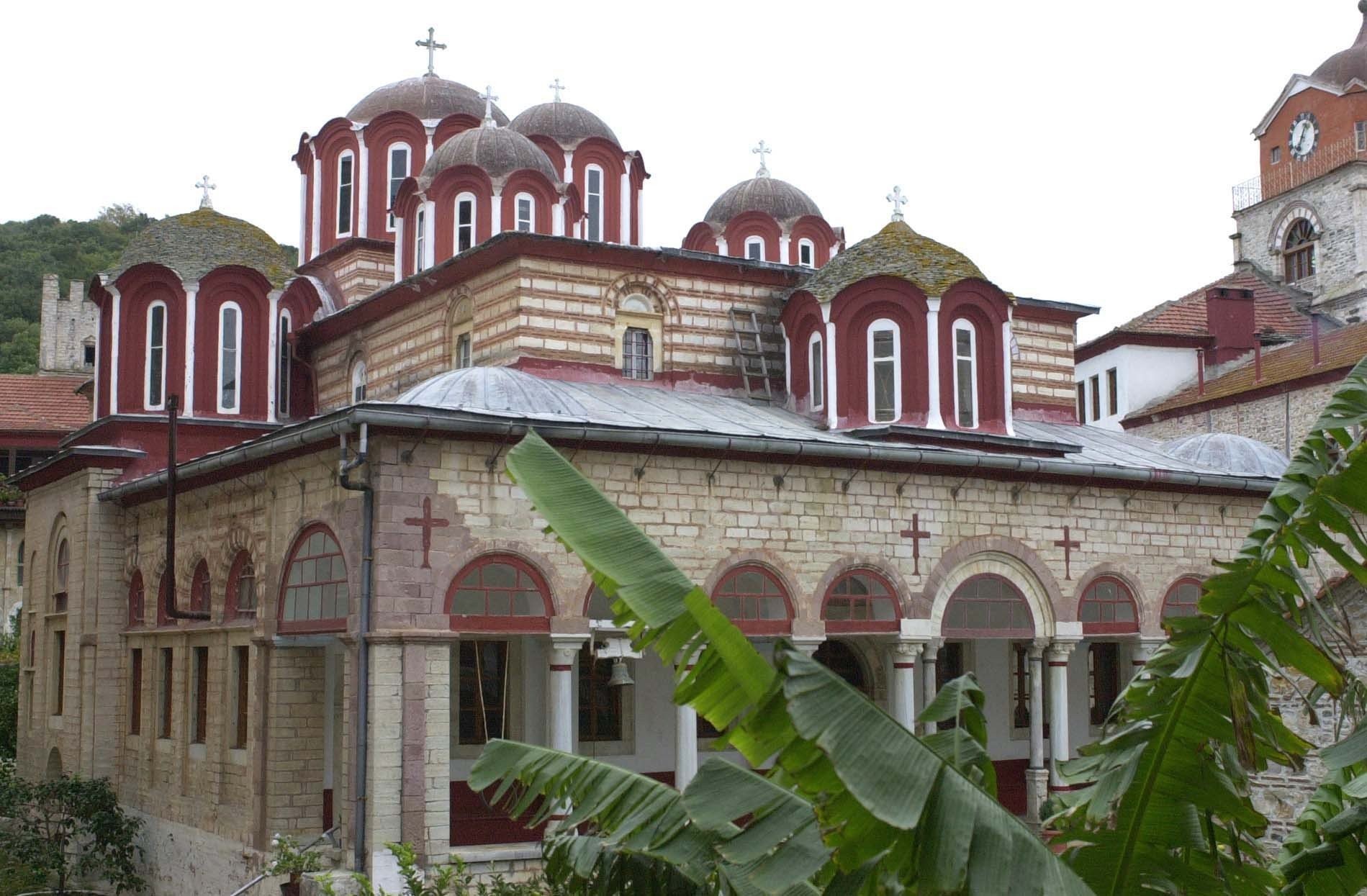 Ελεύθεροι με περιοριστικούς όρους οι τρεις μοναχοί της Μονής Εσφιγμένου για τις «ιερές» μολότοφ