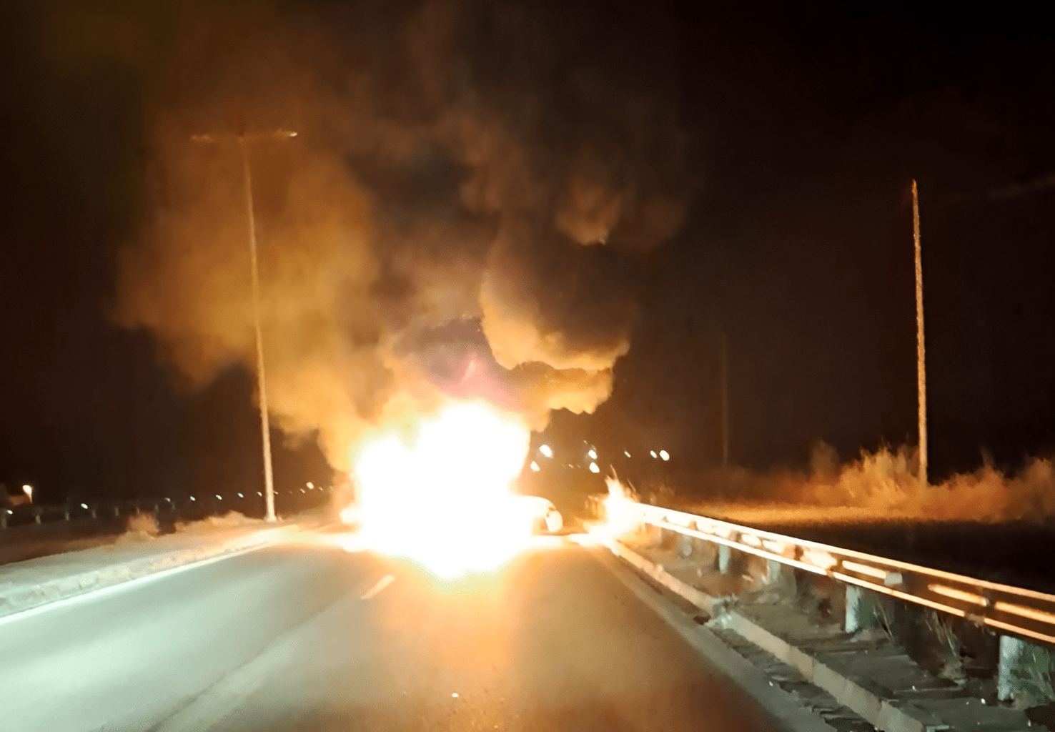 Λάρισα: Σοκαριστικό βίντεο από το φλεγόμενο αυτοκίνητο με την απανθρακωμένη σορό - Άνηκε σε 26χρονο