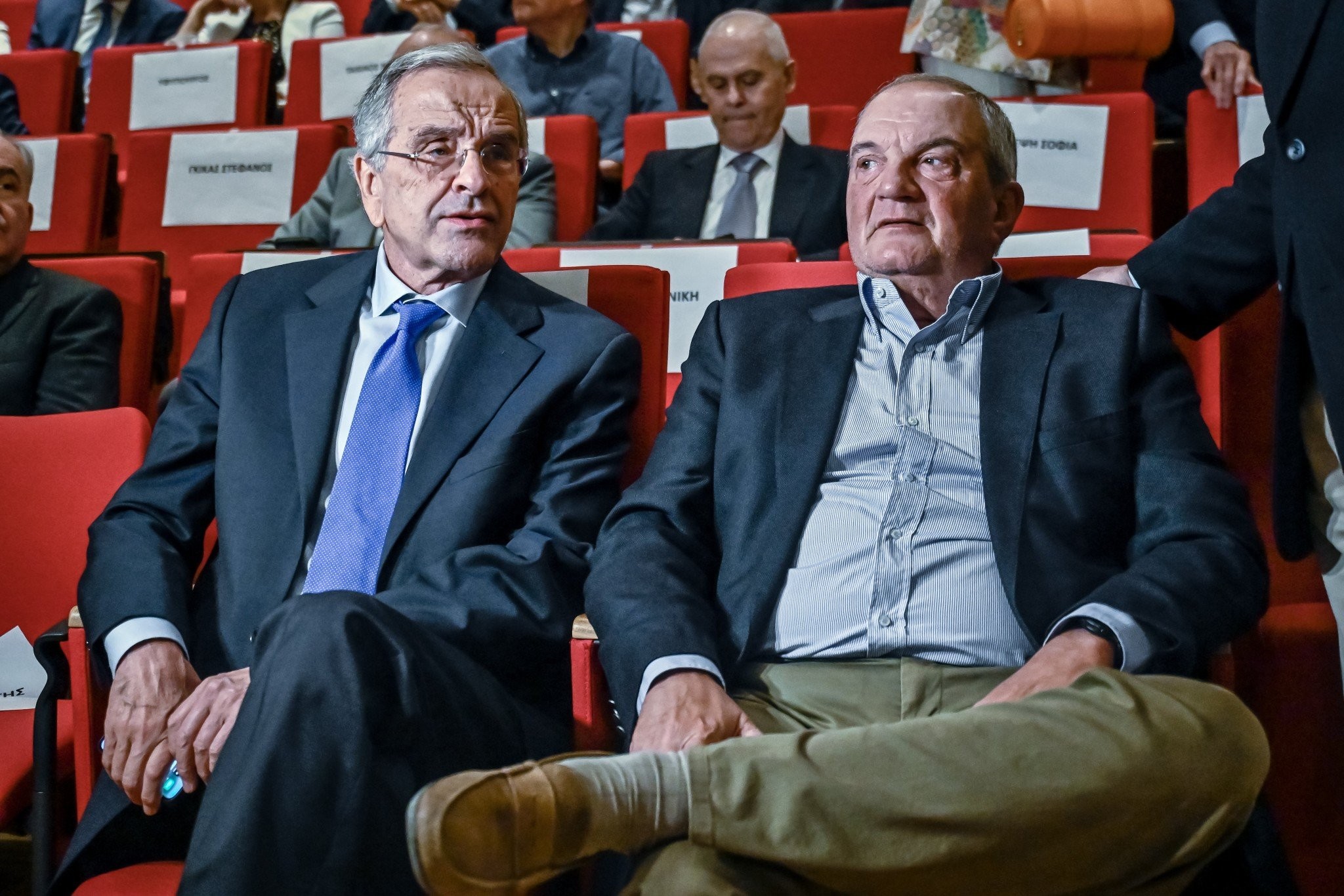 Νέα κοινή εμφάνιση Καραμανλή - Σαμαρά: Ο συμβολισμός, οι μικρομεσαίοι και οι βραβεύσεις των «αιωνίων»