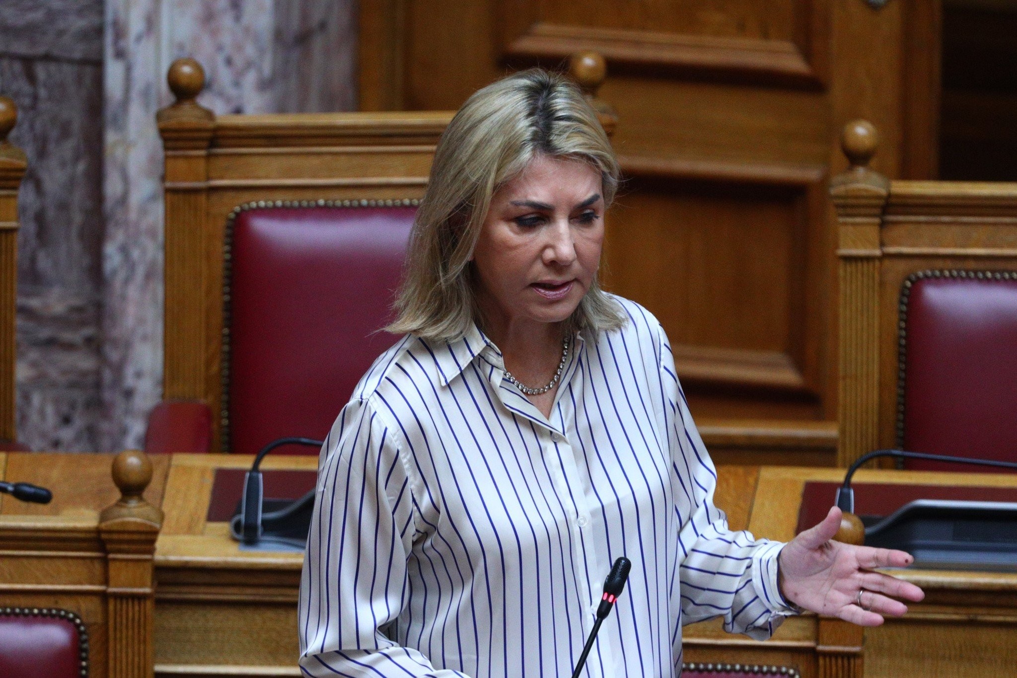 Αλαλούμ με τις ποδιές σε σχολείο της Αττικής - Ποια είναι η επίσημη θέση του υπουργείου Παιδείας