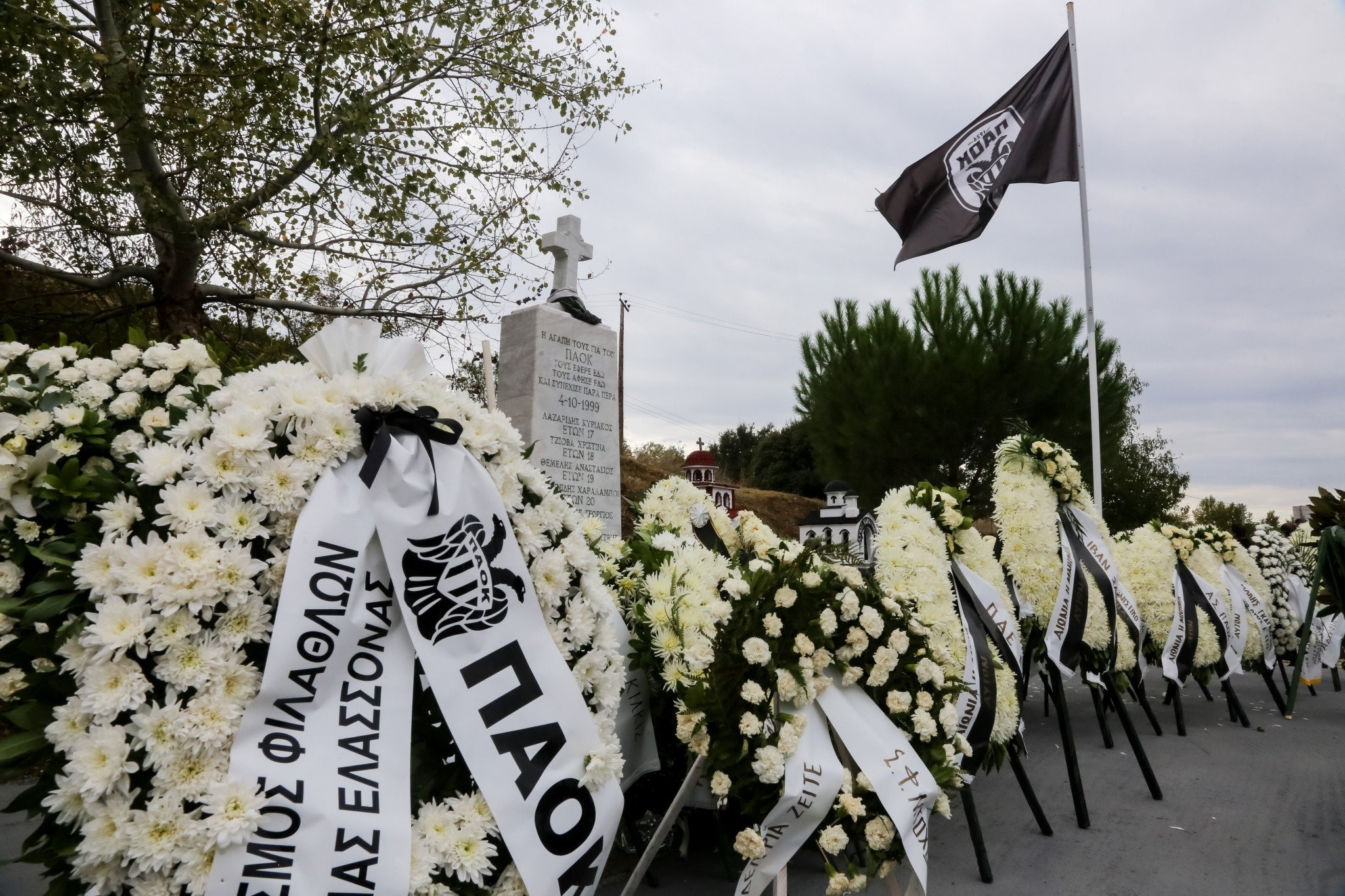 Τελέστηκε το ετήσιο μνημόσυνο για τους οπαδούς του ΠΑΟΚ στα Τέμπη