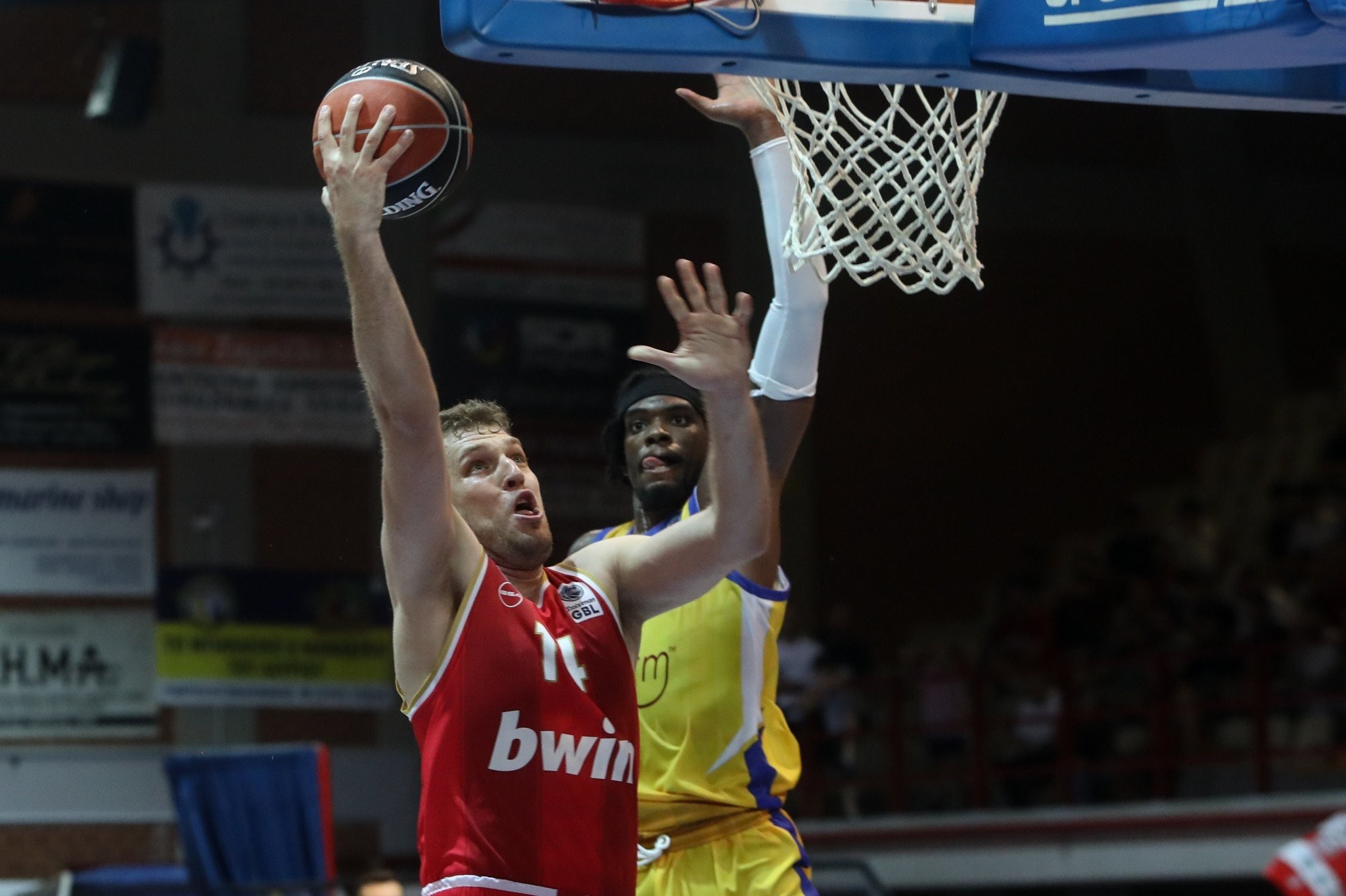 Βεζένκοφ: «Δεν μπορούμε να είμαστε ξενερωμένοι για κάτι» [vid]