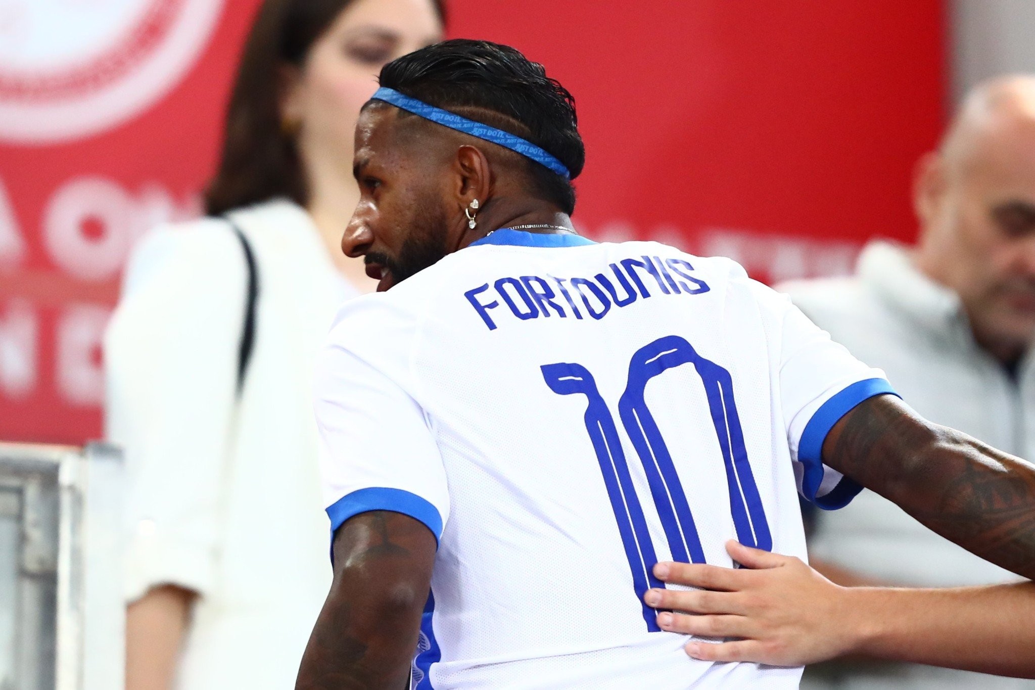 Με τη «γαλανόλευκη» μπλούζα του Φορτούνη, ο Ροντινέι στο «Γεώργιος Καραϊσκάκης»