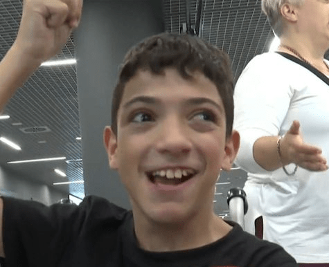 Νικητής επέστρεψε στην Ελλάδα από τις ΗΠΑ ο μικρός Γιάννης - «Είμαι ευτυχισμένος και δυνατός»