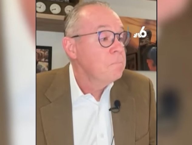 Κυκλώνας Μίλτον: Μετεωρολόγος κλαίει την ώρα που περιγράφει αυτό που έρχεται στην Φλόριντα