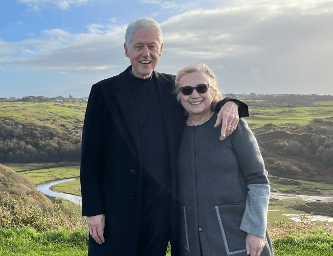 Μπιλ και Χίλαρι Κλίντον συμπλήρωσαν 49 χρόνια έγγαμου βίου - Οι τρυφερές αναρτήσεις στα social media