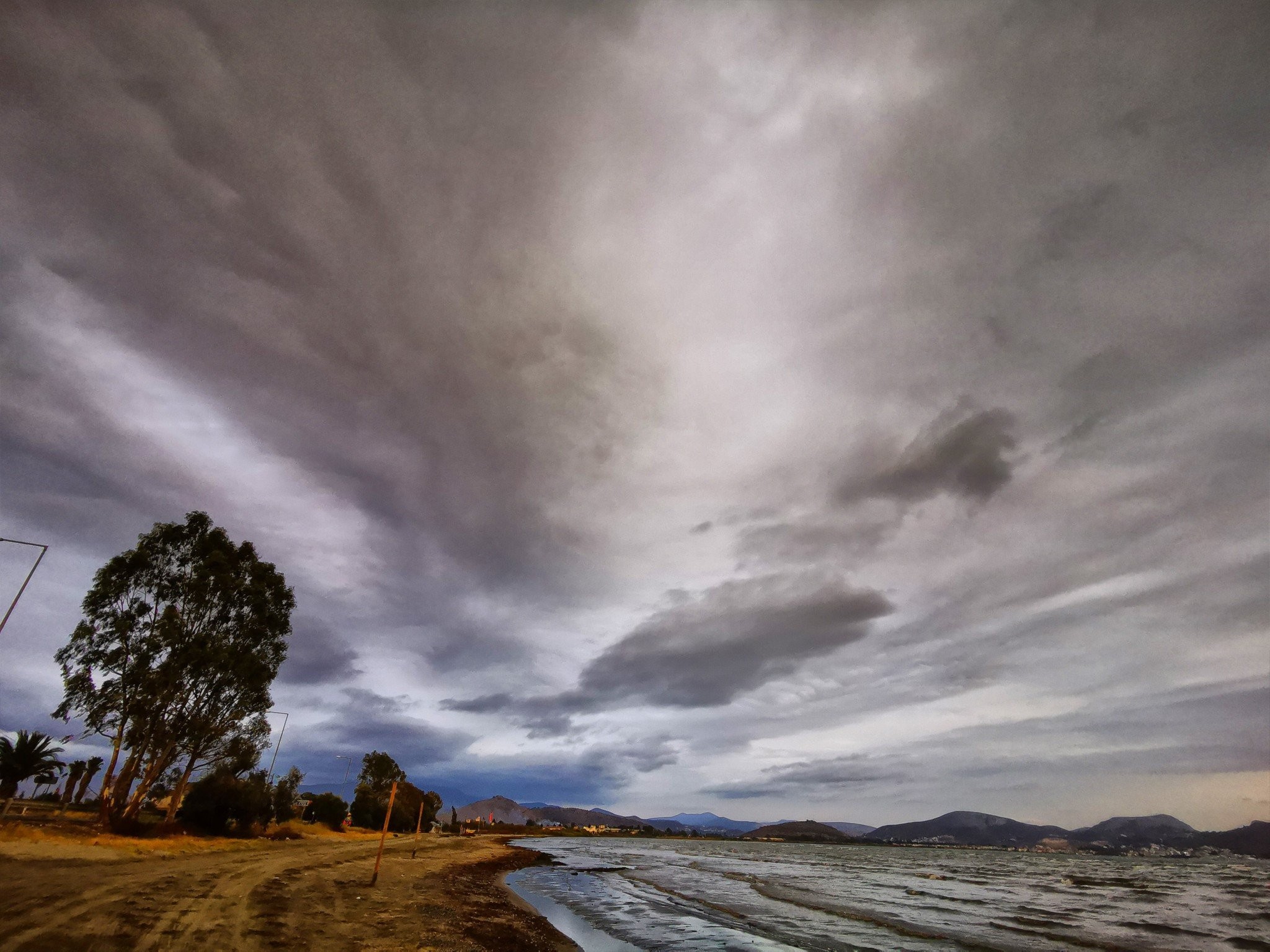 Καιρός για ζακέτα ή και... μπουφάν: «Βουτιά» της θερμοκρασίας βλέπει το Meteo - Αναλυτική πρόβλεψη