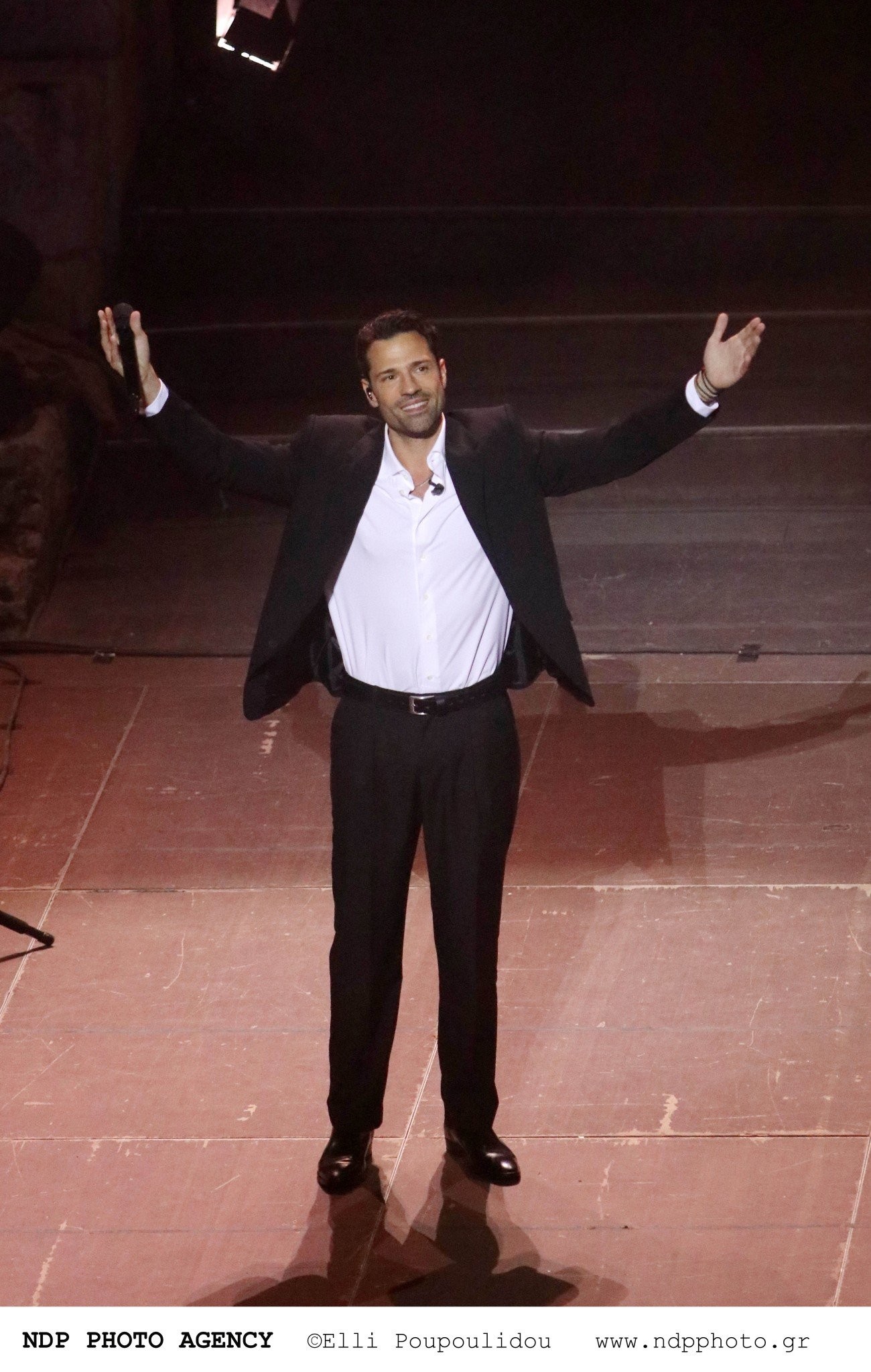 Αργυρός: Πλήθος επωνύμων στη συναυλία στο Ηρώδειο - Παρούσα και η εγκυμονούσα σύντροφός του Αλεξάνδρα