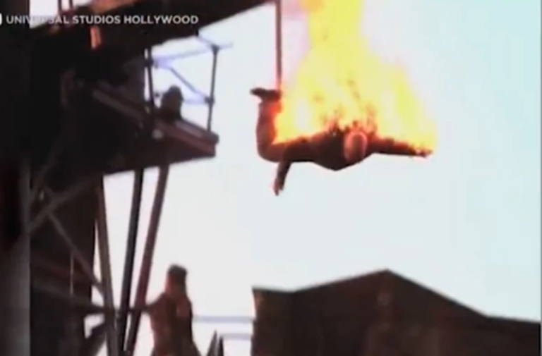Χόλιγουντ: Τρομακτικό ατύχημα κασκαντέρ στα Universal Studios [vids]
