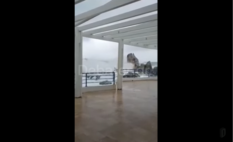 Ρόδος: Κύματα καταβροχθίζουν εστιατόριο [vid]