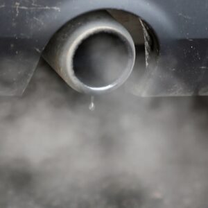 Αυτοκίνητα βενζίνης και diesel: Το Ευρωκοινοβούλιο βάζει κι επισήμως τέλος από το 2035 και μετά