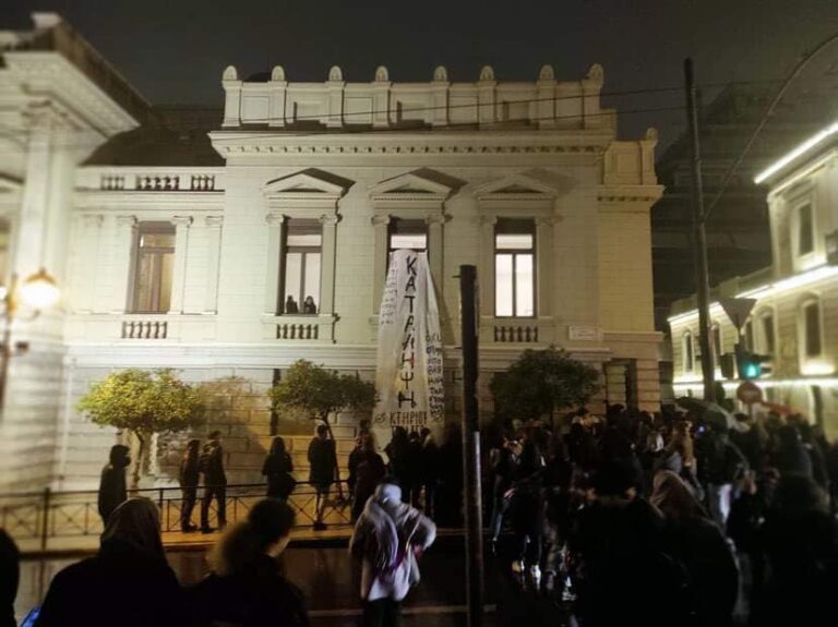 Κατάληψη στο Εθνικό Θέατρο από σπουδαστές δραματικών σχολών – Τα αιτήματα τους