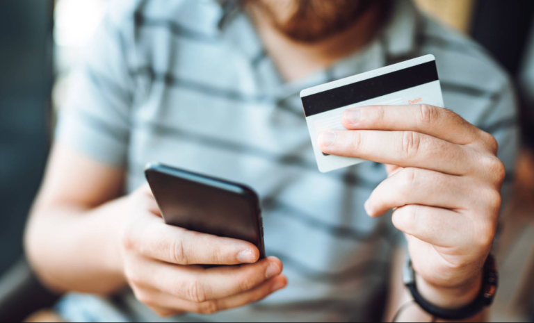Απάτες: Προσποιούνται τους λογιστές για το Power Pass και αδειάζουν λογαριασμούς