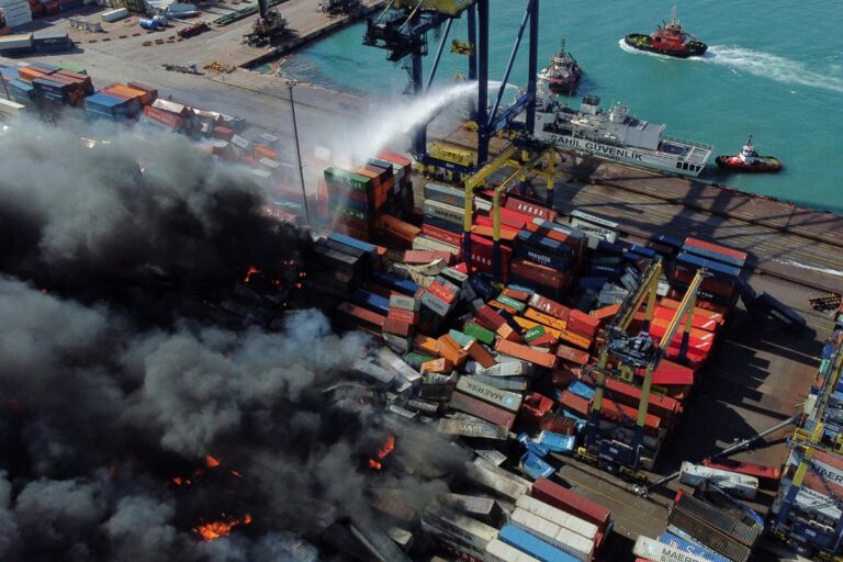 Λιμάνι Τουρκία φωτιά: Υπό έλεγχο τέθηκε η πυρκαγιά στο Ισκεντερούν
