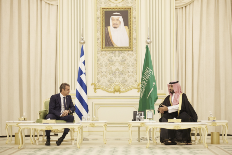 Politico: «Η Σαουδική Αραβία θα φτιάξει γήπεδα στην Ελλάδα για να αγοράσει το Μουντιάλ 2030» – Απάντηση Αυγενάκη