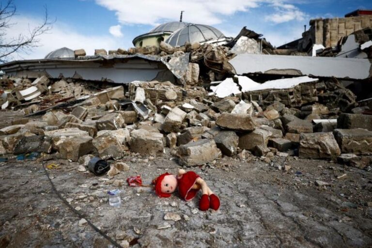 Σεισμός στην Τουρκία: Αναχωρεί δεύτερο κλιμάκιο Ελλήνων διασωστών – Η ΕΜΑΚ έχει διασώσει 4 ανθρώπους στη Χατάι