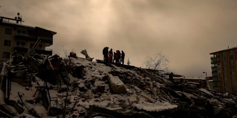 Σεισμός σε Τουρκία – Συρία: Πάνω από 9.500 οι νεκροί – Μάχη με τον χρόνο για επιζώντες