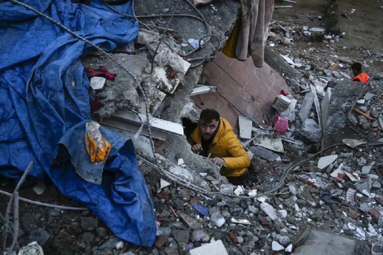 Σεισμός σε Τουρκία Συρία: Σχεδόν 5.000 οι νεκροί, εκατομμύρια άστεγοι – Νέα δόνηση 5,6 Ρίχτερ
