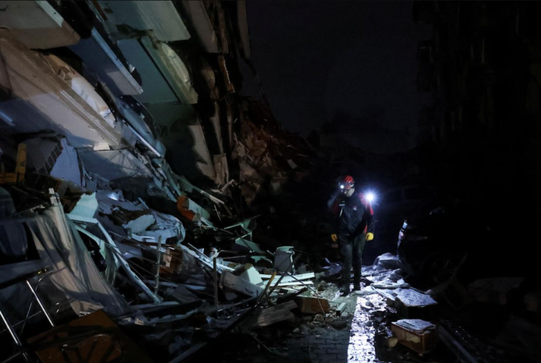 Σεισμός σε Τουρκία – Συρία: Οι ελπίδες σβήνουν στα ερείπια – Η απόγνωση μεγαλώνει