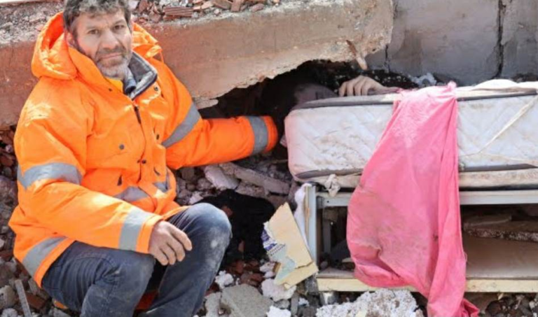 Σεισμός στην Τουρκία: Φωτογραφίες από τα χαλάσματα γροθιά στο στομάχι