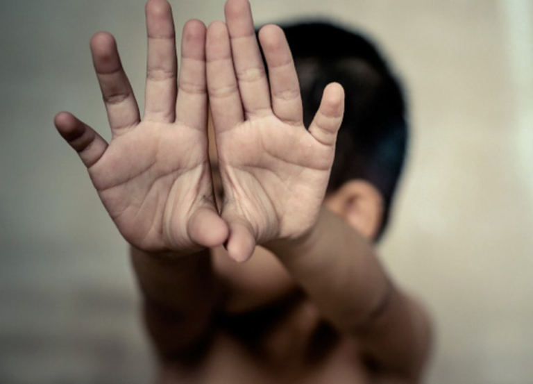 Βιασμός 4χρονου: «Απολύτως ψευδείς οι καταγγελίες» υποστηρίζει ο πατέρας – Τι έδειξε η ιατροδικαστική εξέταση [vid]