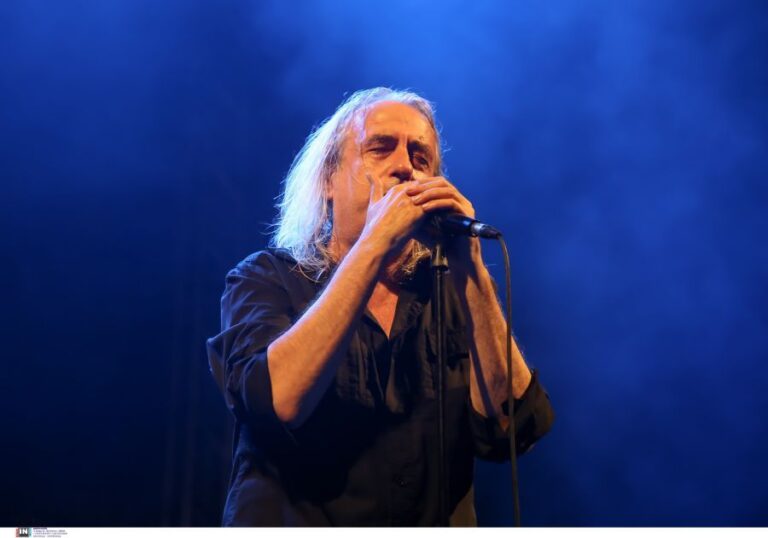 Γιάννης Αγγελάκας για Τέμπη: Η viral ανάρτησή του – «Συγγνώμη πατέρα»