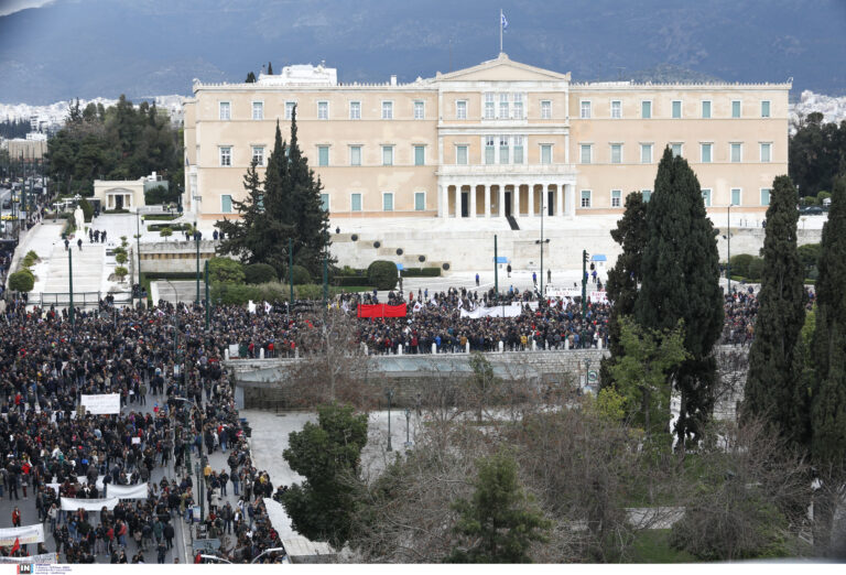 Απεργία 16/3: Στους δρόμους χιλιάδες διαδηλωτές για τα Τέμπη