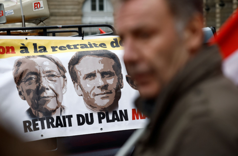 Γαλλία: Διακομματική πρόταση μομφής κατά Μακρόν για το συνταξιοδοτικό – Νέα γενική απεργία στις 23 Μαρτίου