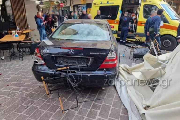 Χανιά: Aυτοκίνητο έπεσε πάνω σε καφετέρια – Τραυματίστηκαν θαμώνες [pics]